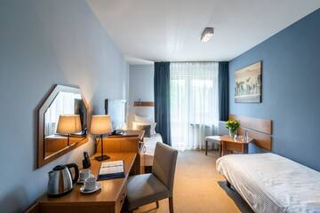 Фото номера Двухместный номер с 2 отдельными кроватями и балконом Отель Hotel Nawigator г. Шавница 7